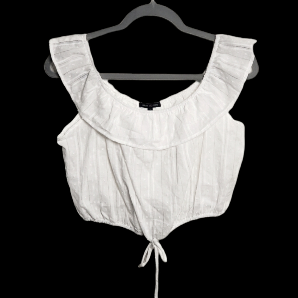 White of or on lace crop top.